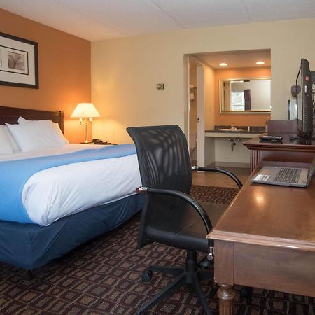 Colonnade Inn Lyndonville Экстерьер фото