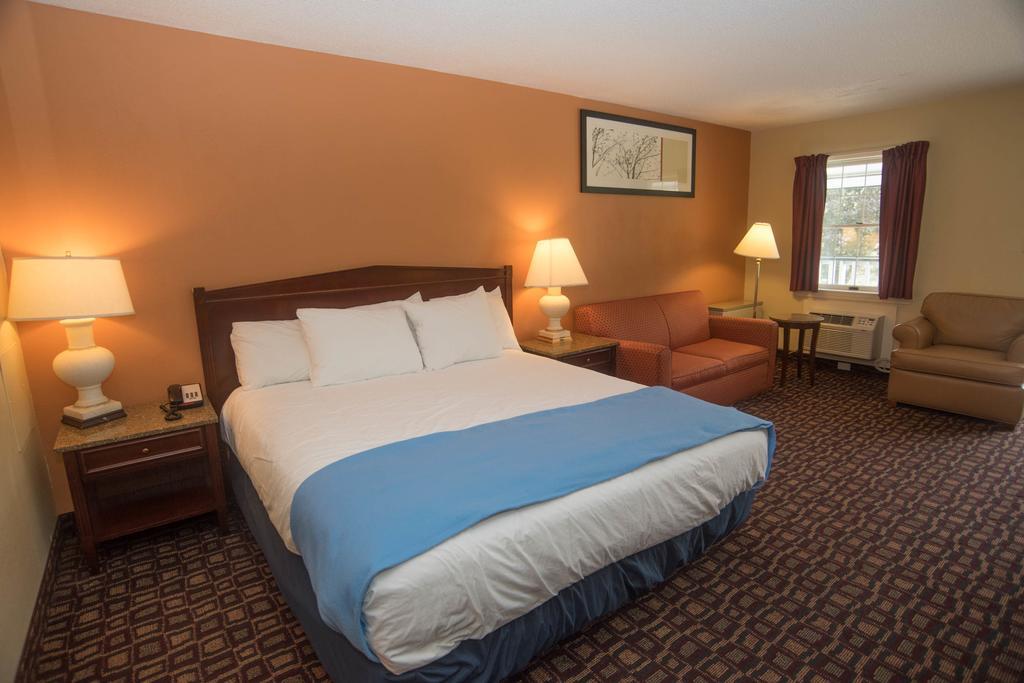Colonnade Inn Lyndonville Экстерьер фото