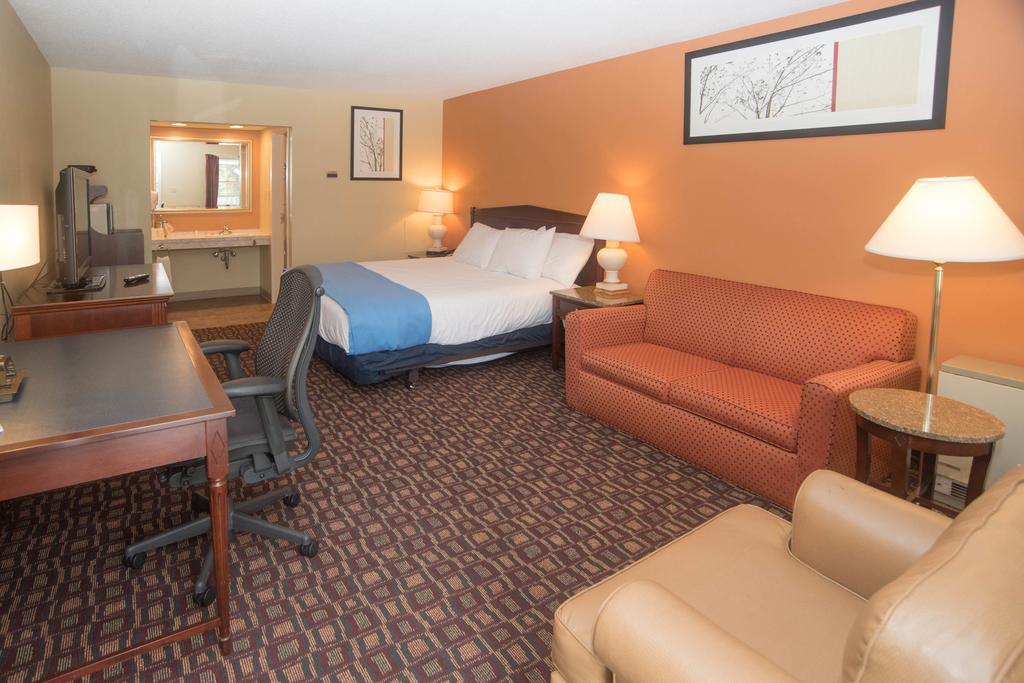 Colonnade Inn Lyndonville Экстерьер фото