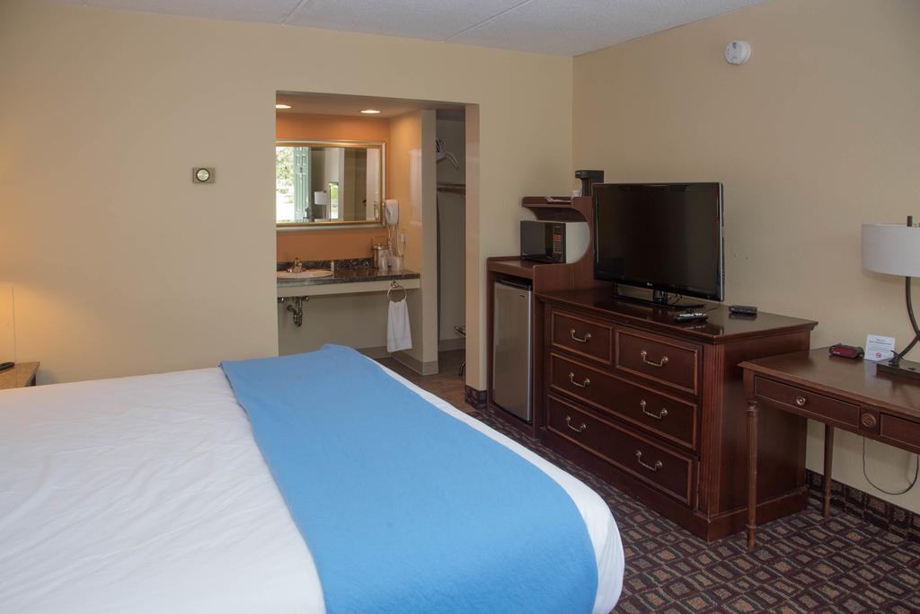 Colonnade Inn Lyndonville Экстерьер фото