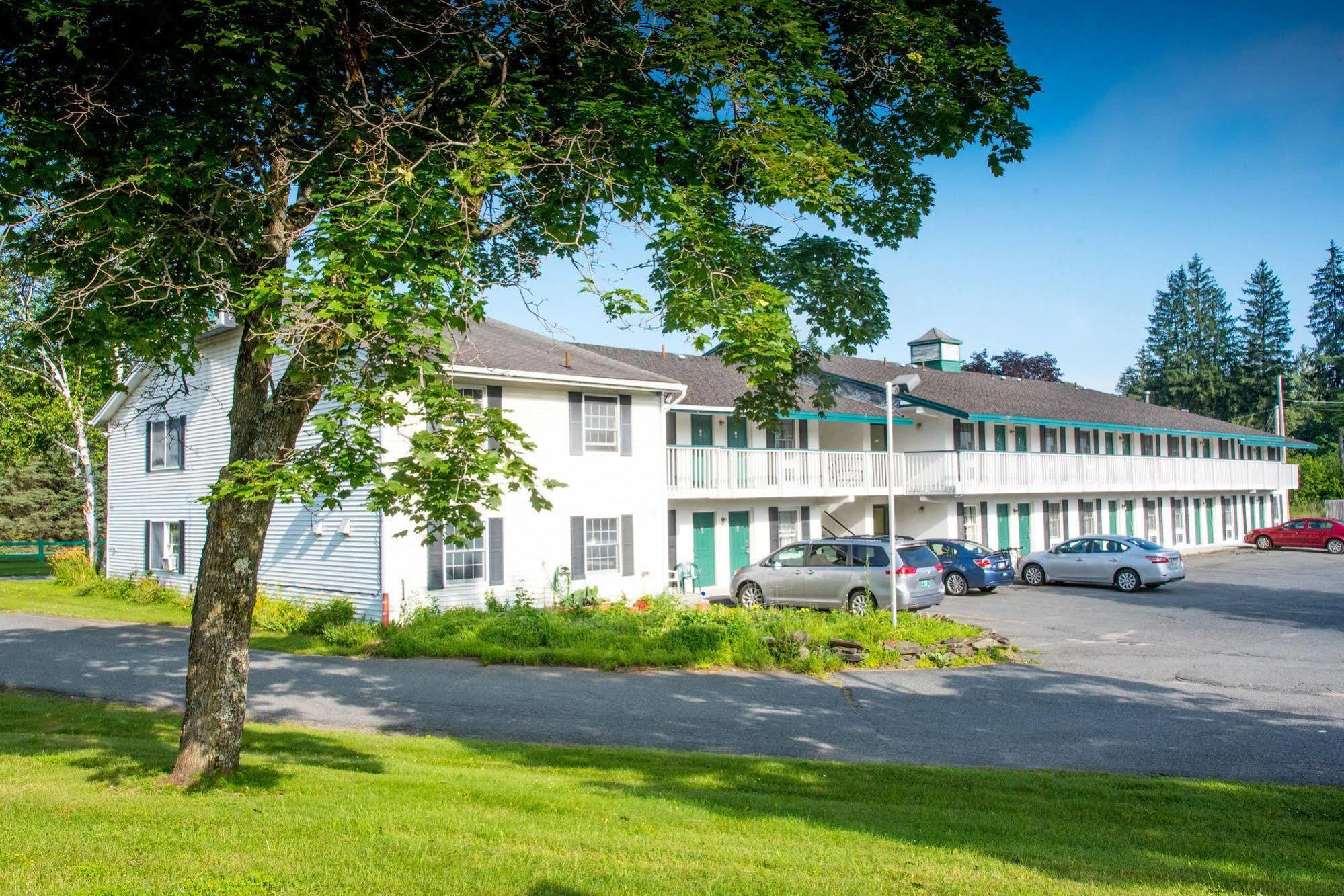 Colonnade Inn Lyndonville Экстерьер фото