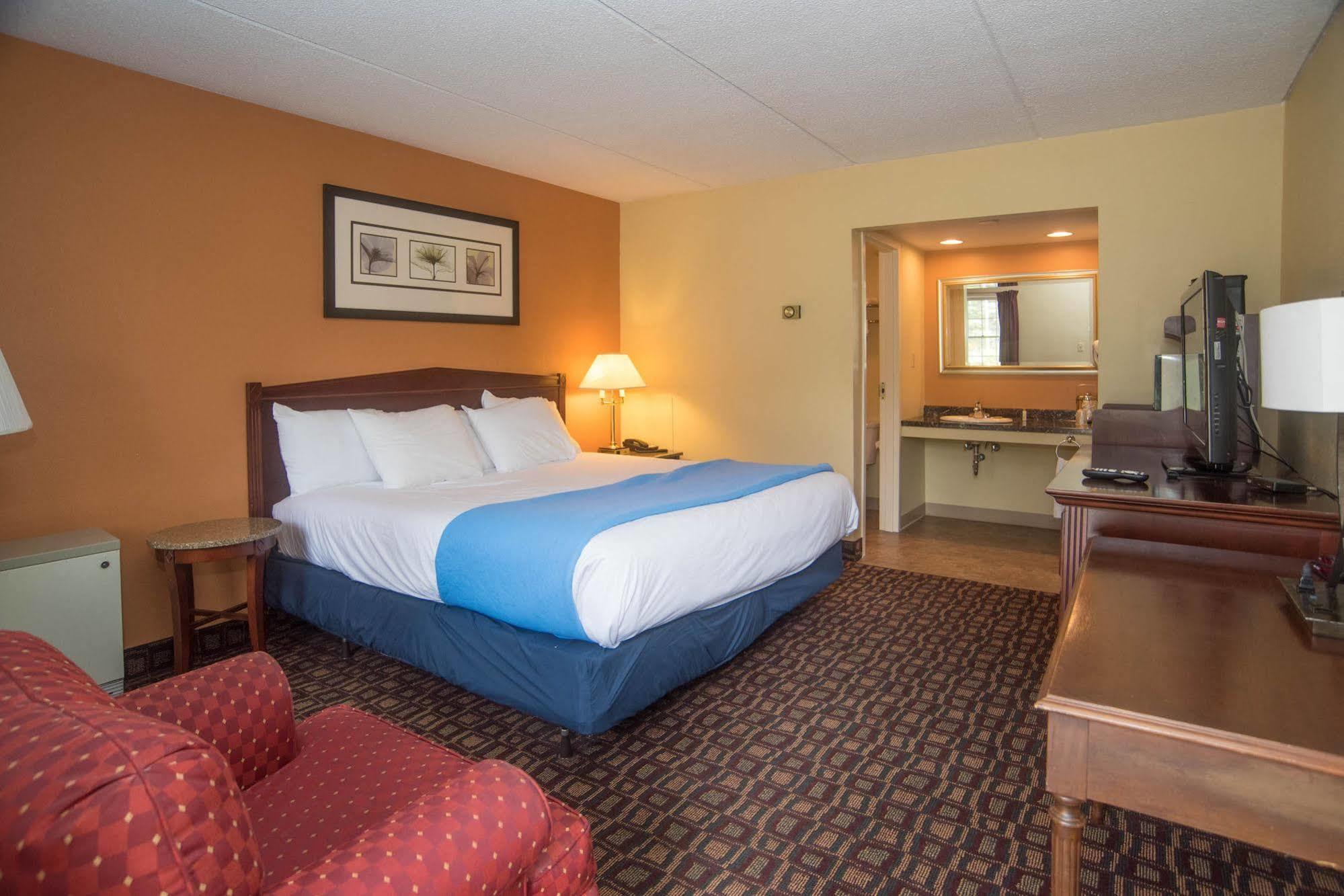Colonnade Inn Lyndonville Экстерьер фото
