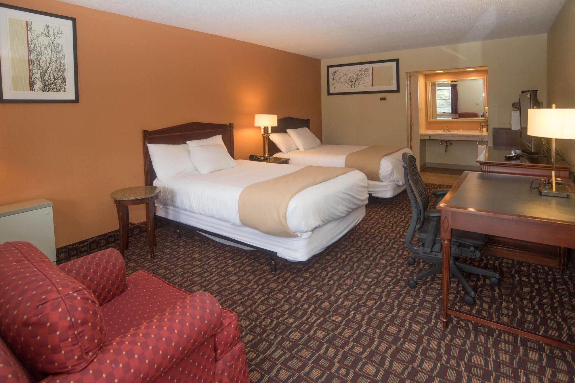 Colonnade Inn Lyndonville Экстерьер фото