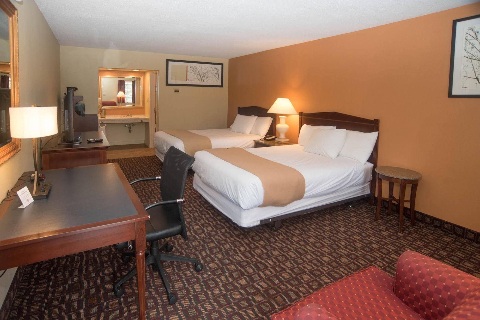 Colonnade Inn Lyndonville Экстерьер фото
