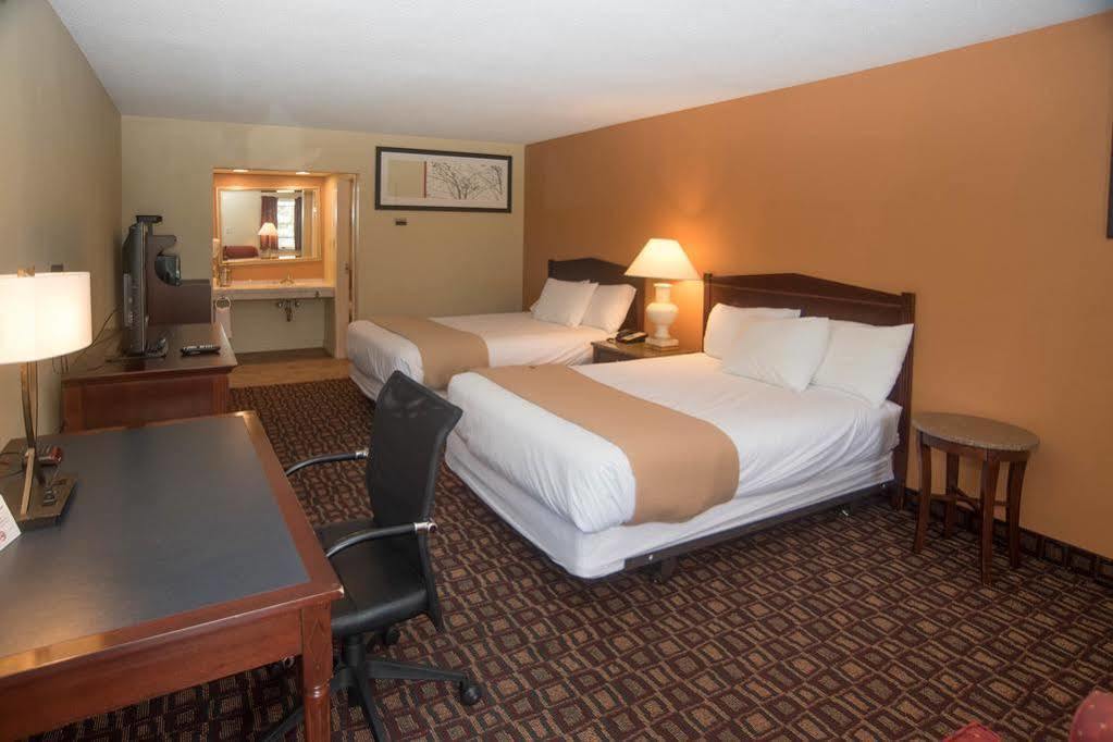 Colonnade Inn Lyndonville Экстерьер фото